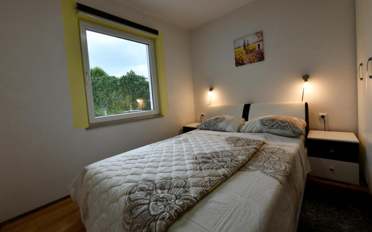 Lora Apartment Rakovica Exterior photo